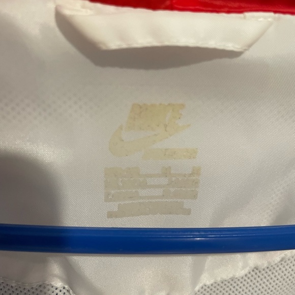 Women’s Nike Retro Running Jacket - Picture 3 of 4